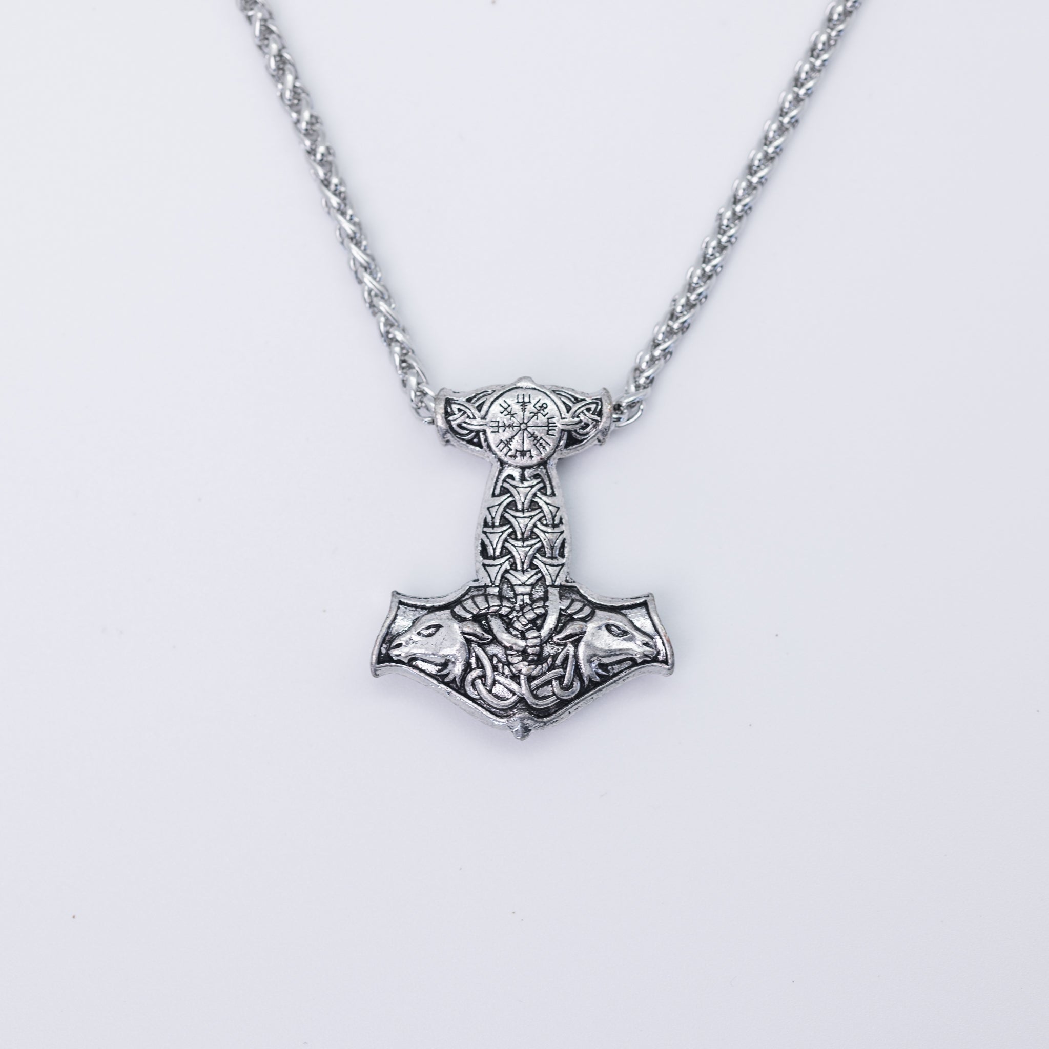 Necklace Hanging On Wall - Minjagripir.is