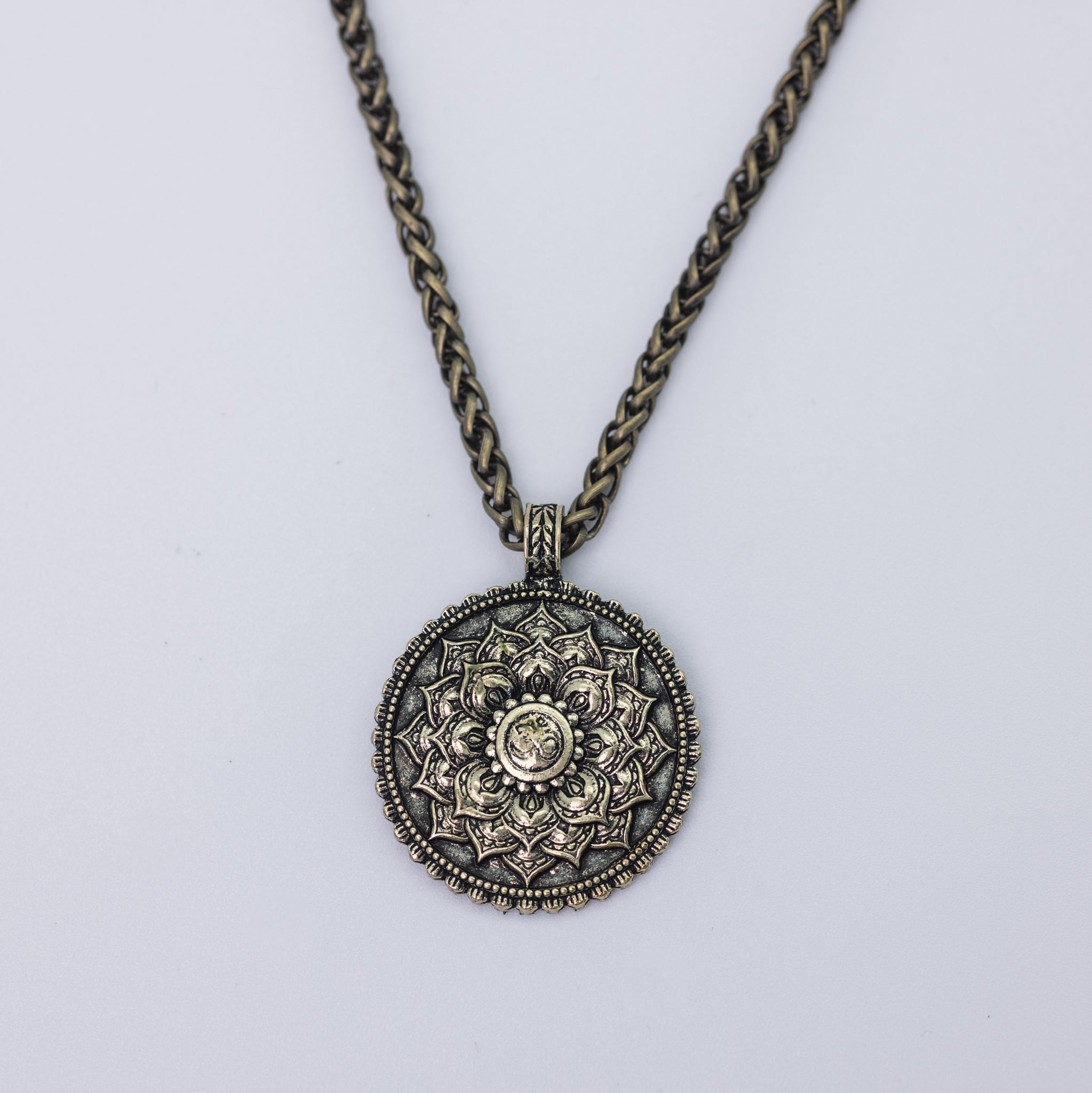 Necklace Hanging On Wall - Minjagripir.is