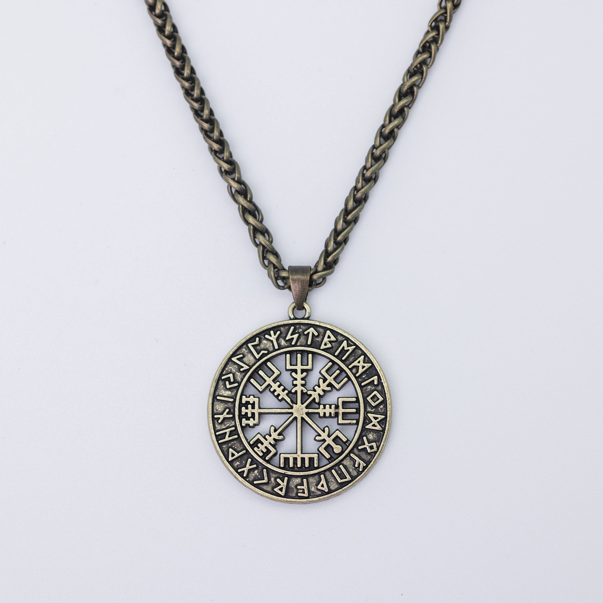 Necklace Hanging On Wall - Minjagripir.is