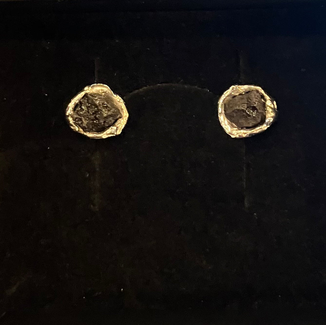 SIGN Earrings Silver With Lava Stone (M)