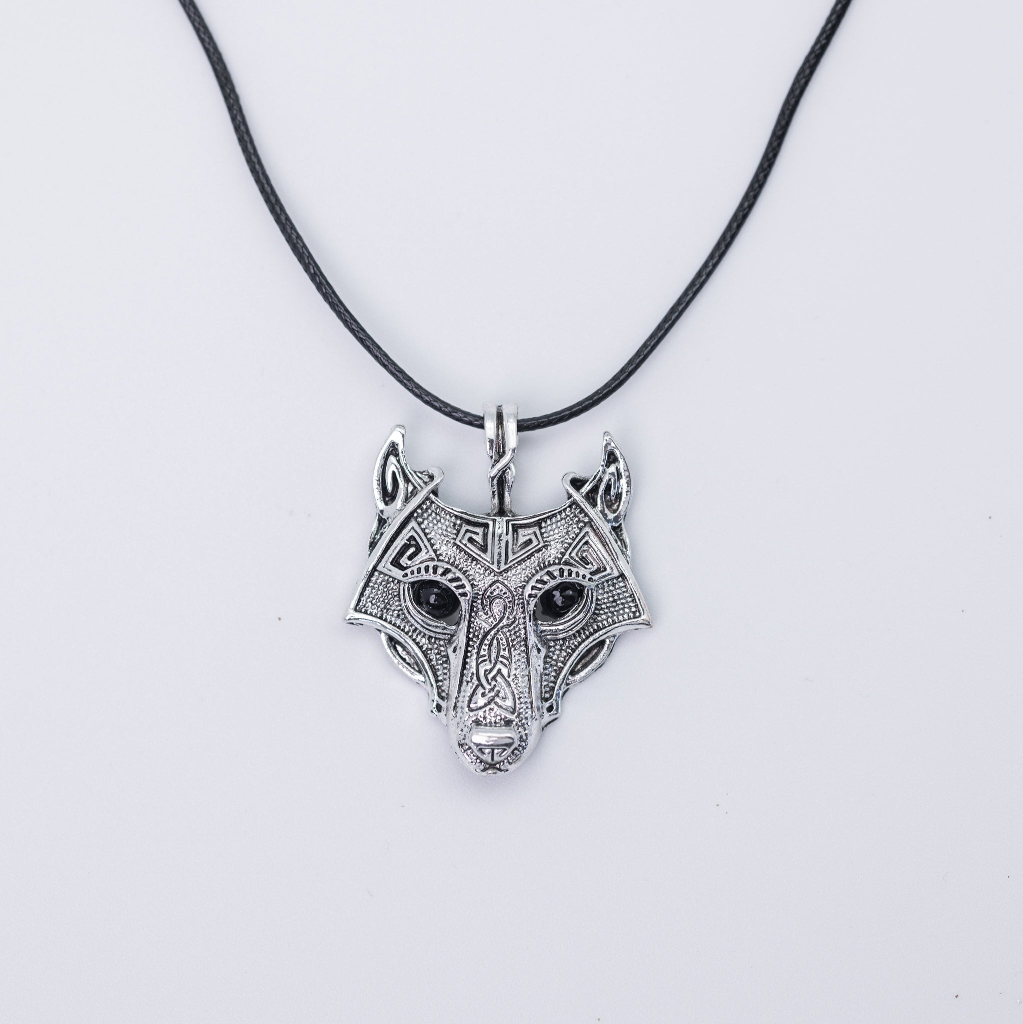 Necklace Hanging On Wall - Minjagripir.is