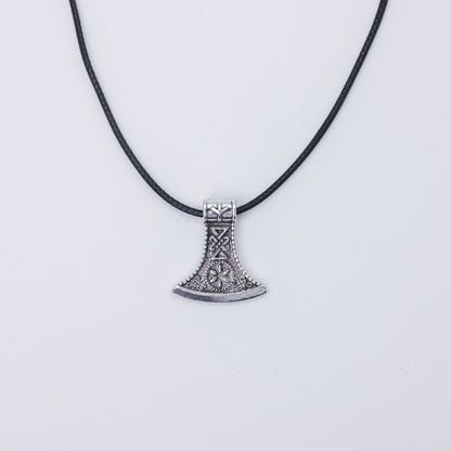 Necklace Hanging On Wall - Minjagripir.is