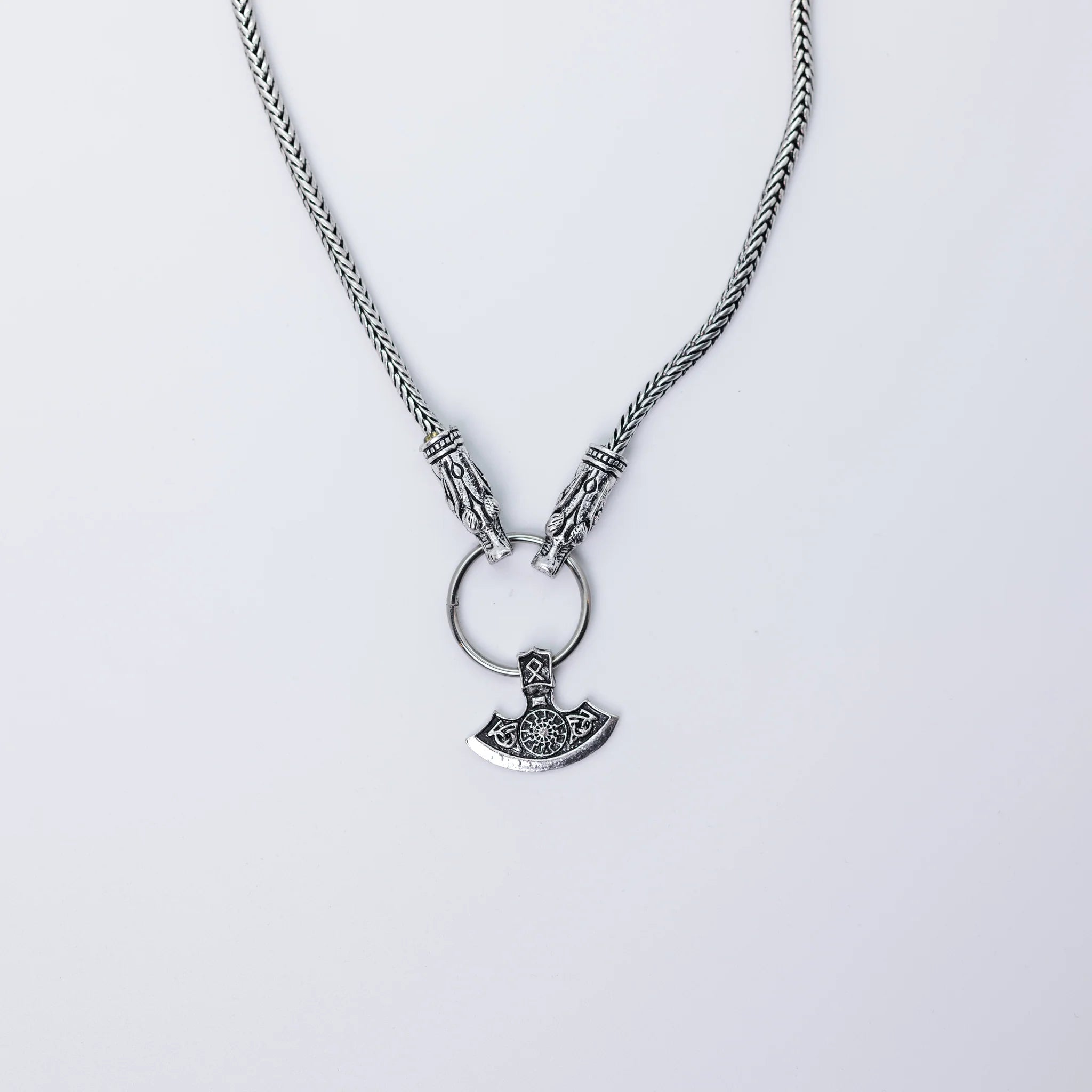 Necklace Hanging On Wall - Minjagripir.is