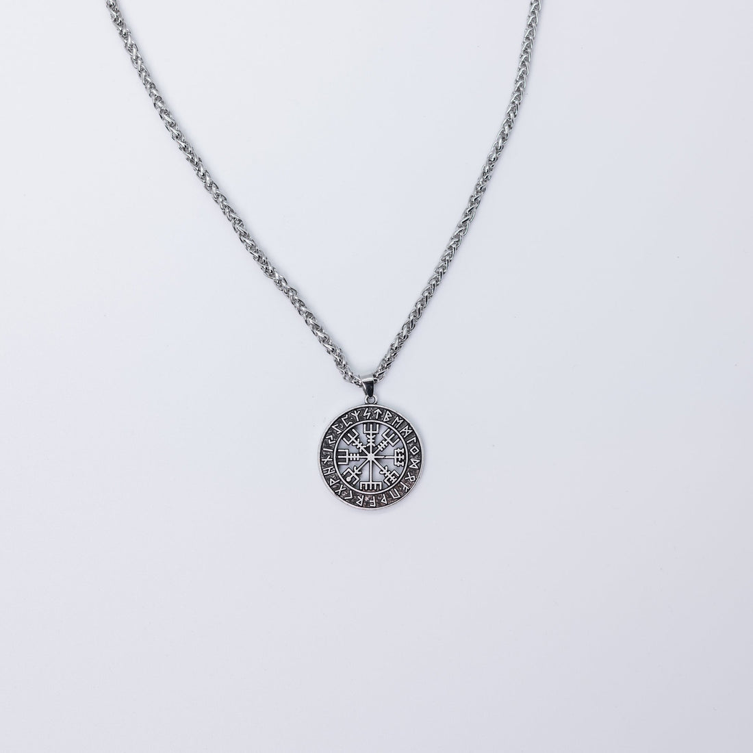 Necklace Hanging On Wall - Minjagripir.is