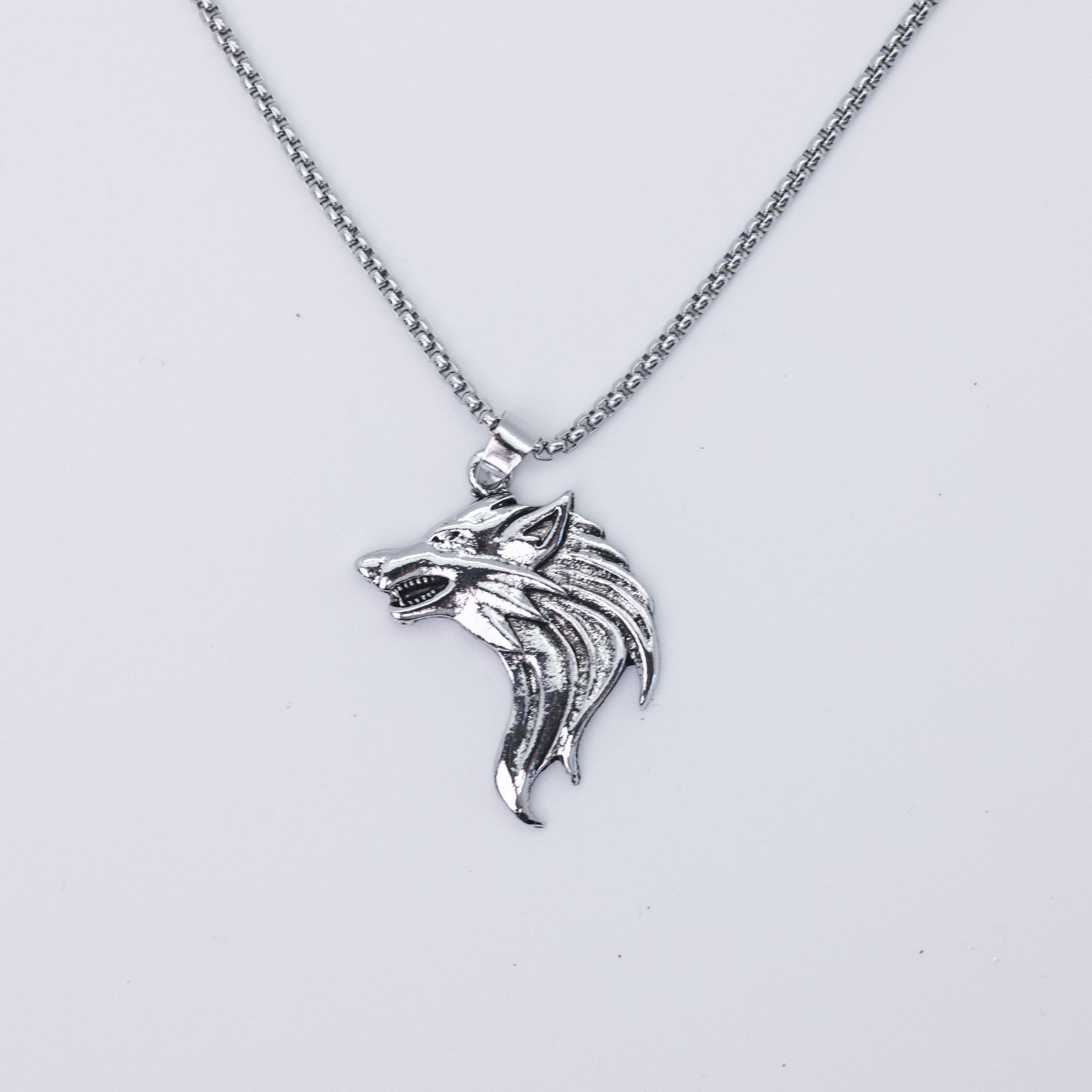 Necklace Hanging On Wall - Minjagripir.is