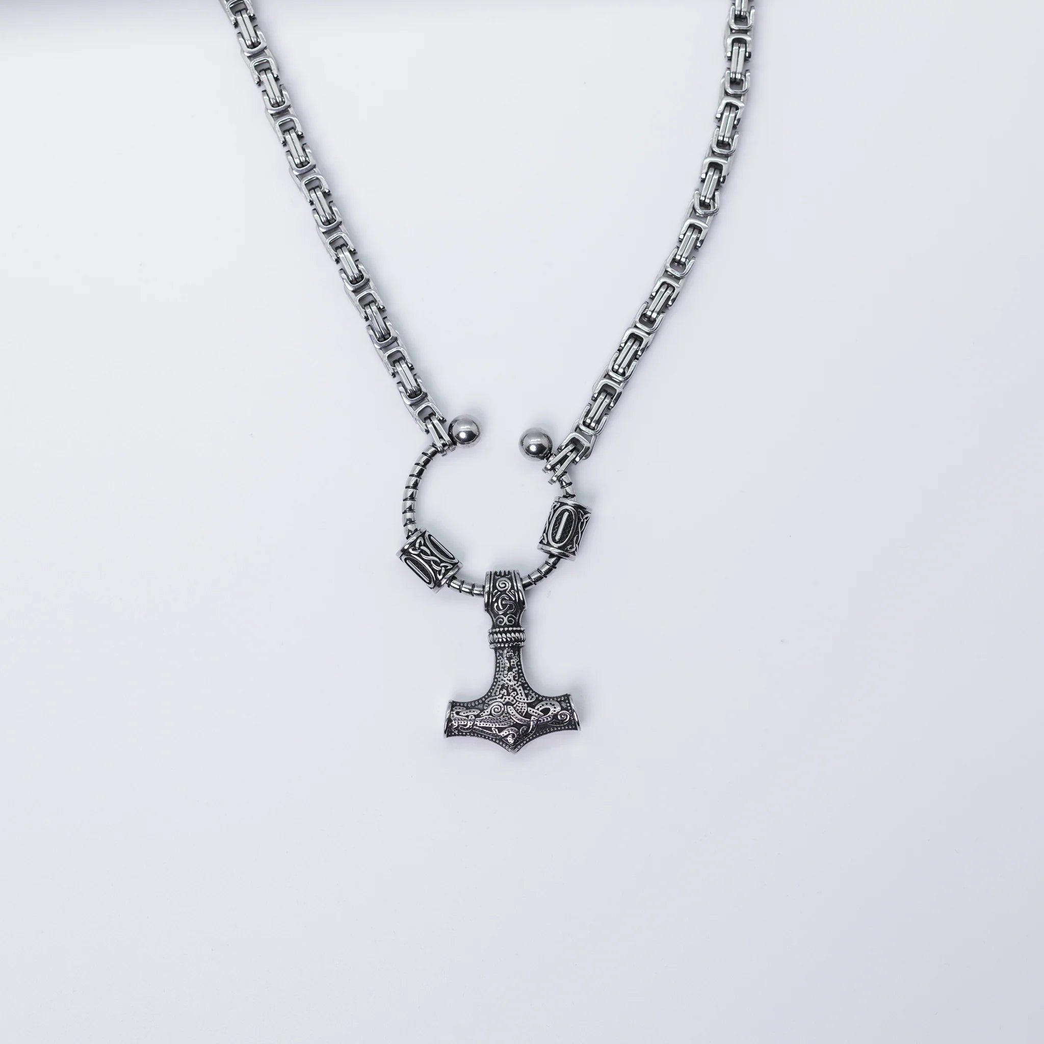 Necklace Hanging On Wall - Minjagripir.is