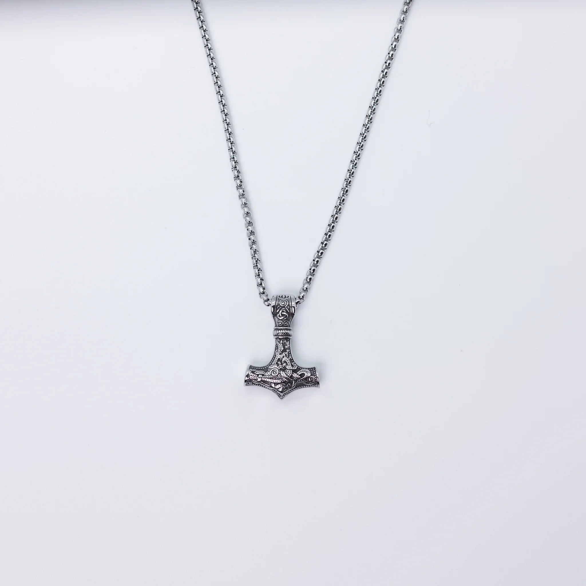 Necklace Hanging On Wall - Minjagripir.is