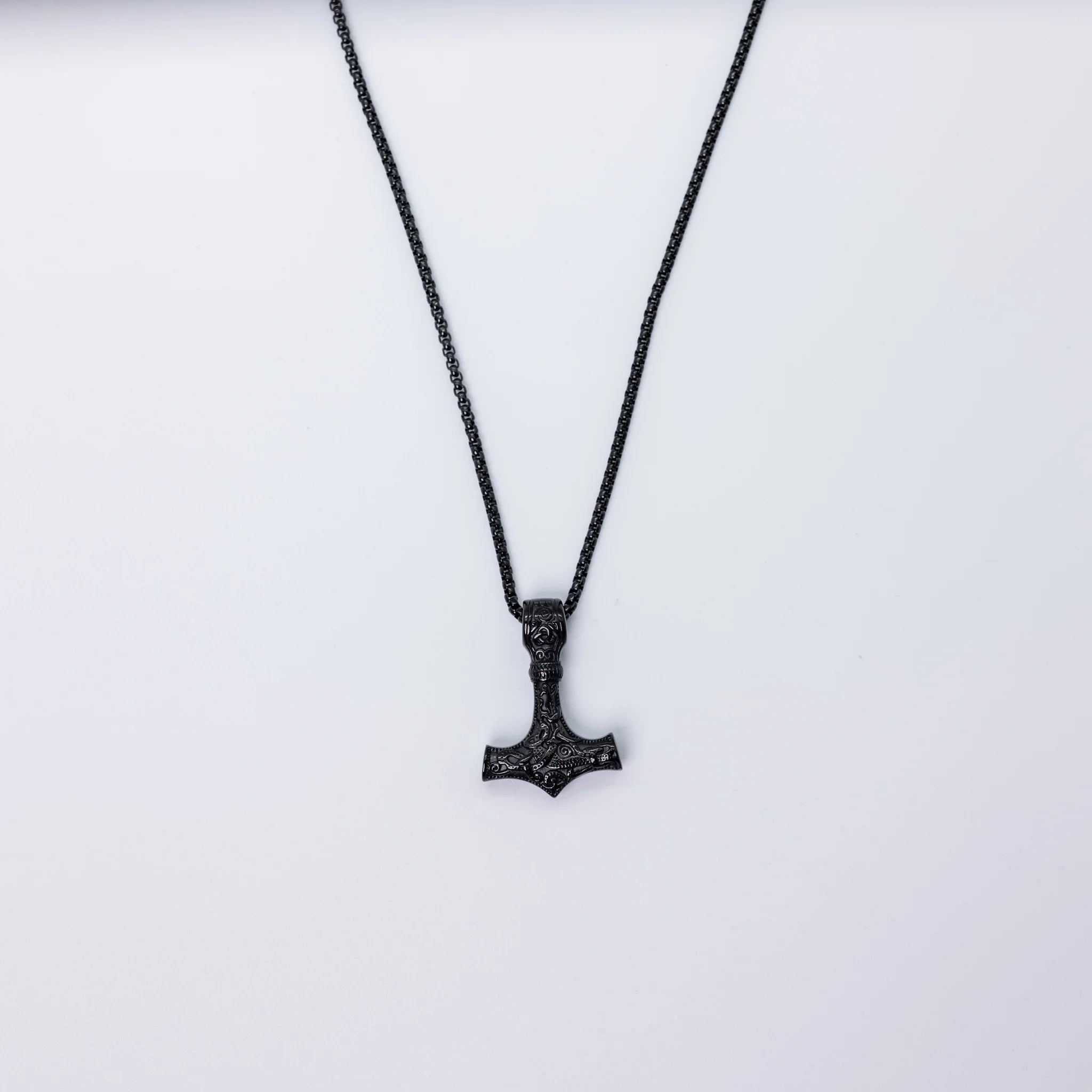 Necklace Hanging On Wall - Minjagripir.is