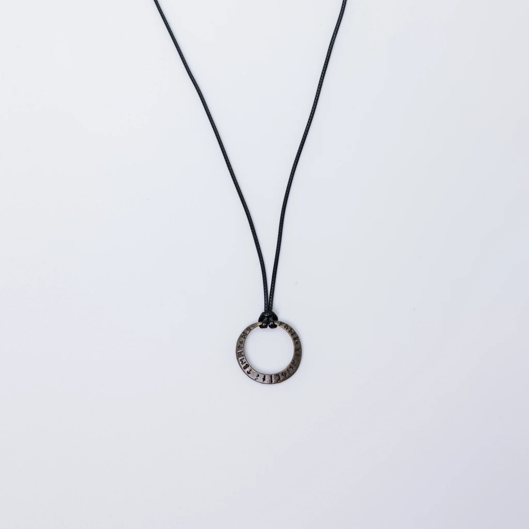 Necklace Hanging On Wall - Minjagripir.is