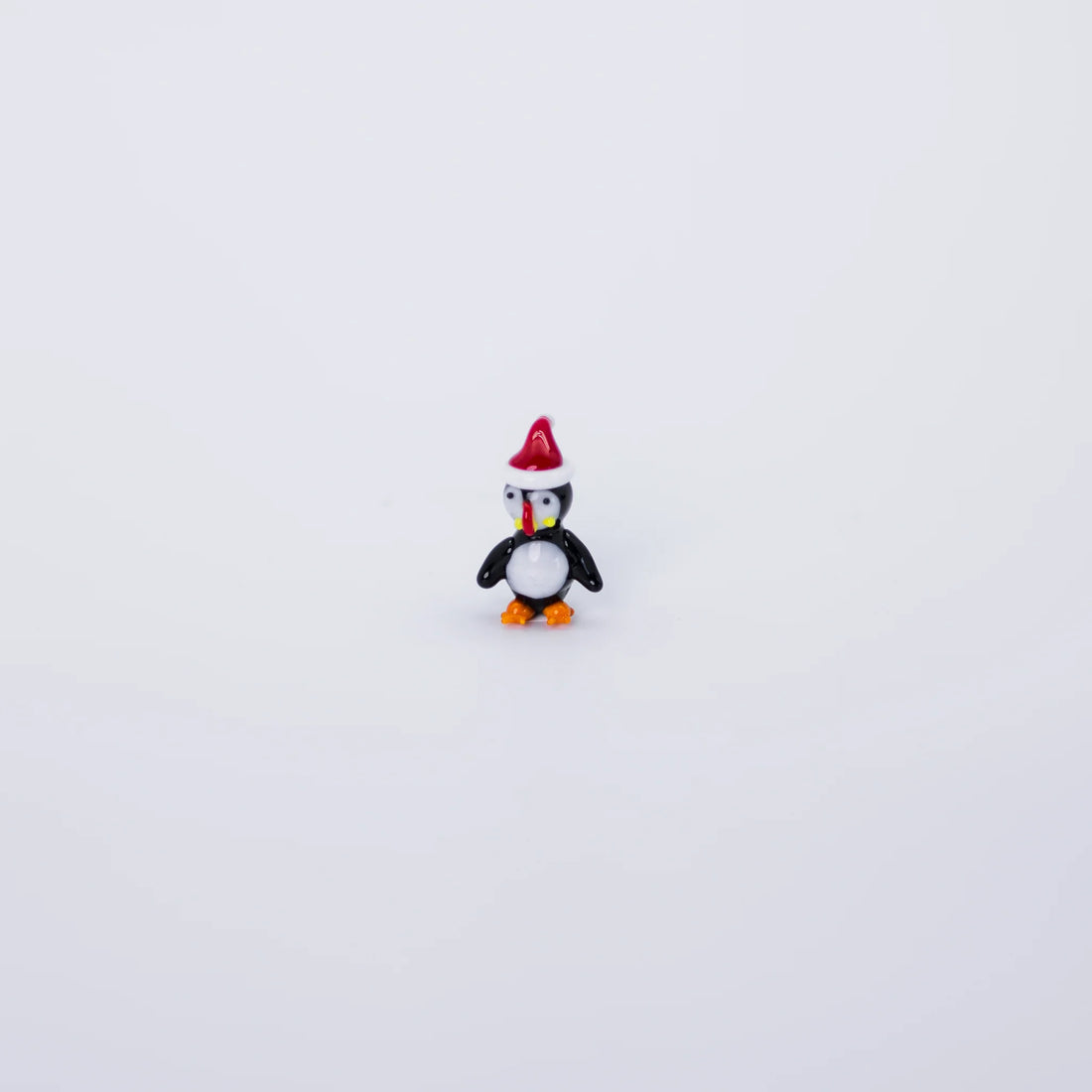 Glass Figurine Puffin With Christmas Hat (Large) - Minjagripir.is